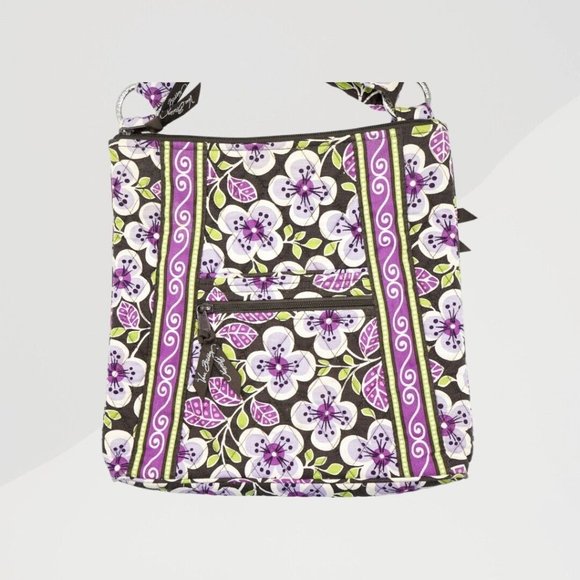 Vera Bradley Quilted Crossbody ~ Floral Print ~ Lots of‎ zippers and pockets - Picture 2 of 6